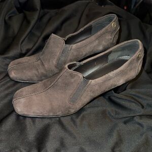 Darling Vintage Brown Suede and Leather Pumps 👜🕰️